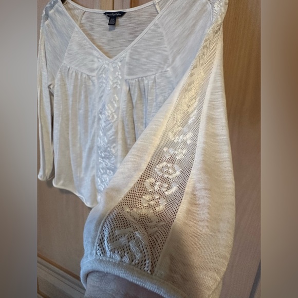 AEO White Lightweight Blouse XS - Picture 3 of 7